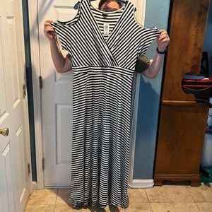 TORRID BLACK & WHITE STRIPE JERSEY COLD SHOULDER MAXI DRESS
